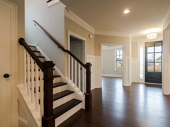 5th image of 302 Aurora Ave