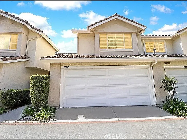 2 bed, 2.5 bath, 1121 sqft, $3,800 — Photo 1