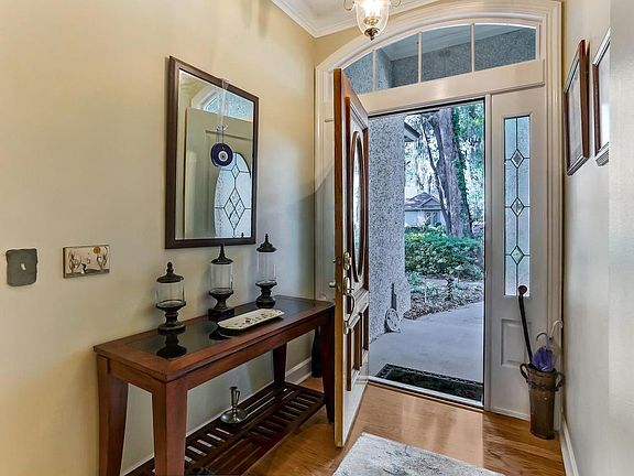 2nd image of 5 Moss Oaks Dr