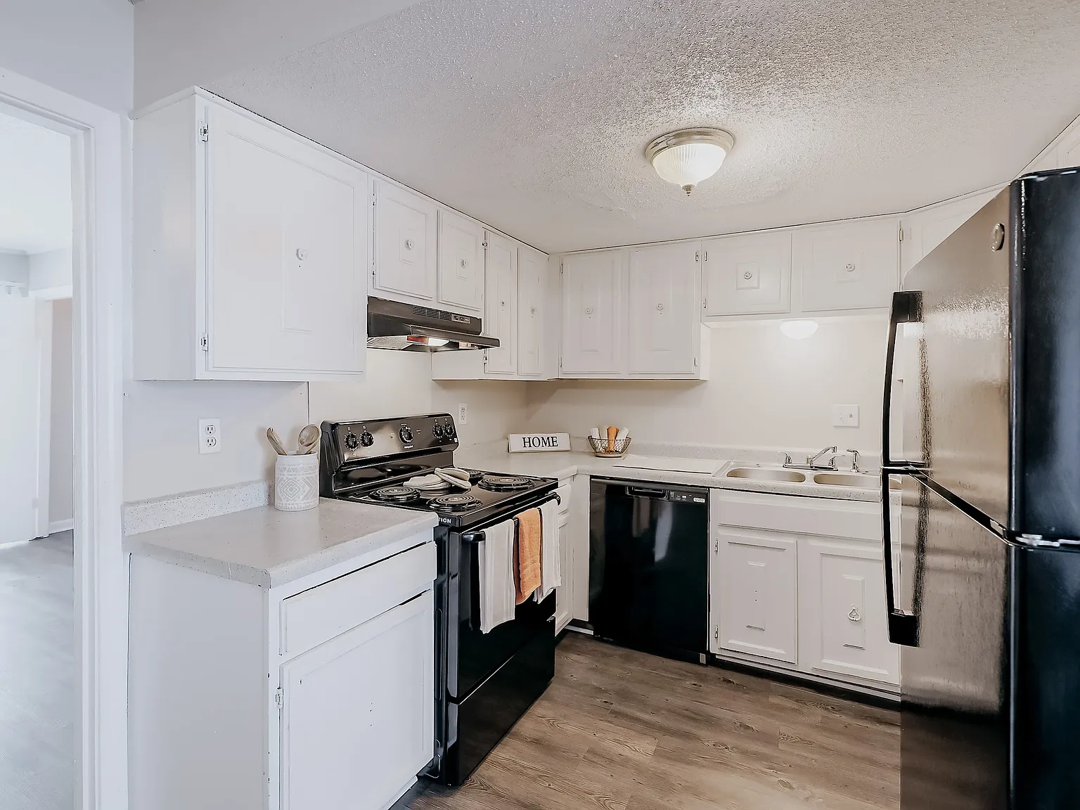 Emerald Pointe — Photo 2