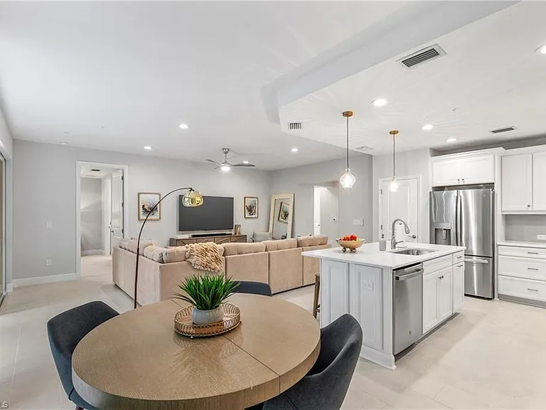 2640 Seychelles Cir #2802 — Photo 17