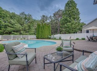 25 Bowman Parade Rd, Bedford, NH 03110