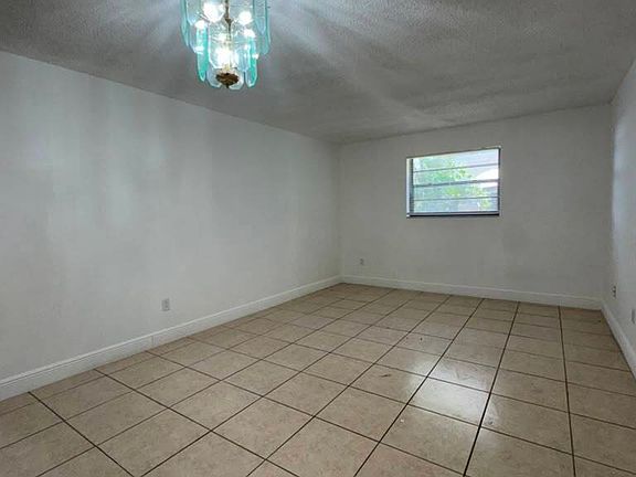 3rd image of 1130 W 37th St #11277496