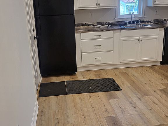 3rd image of 3910 14th St E