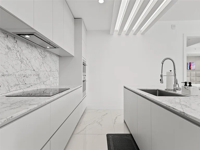 5775 Collins Ave #405 — Photo 5