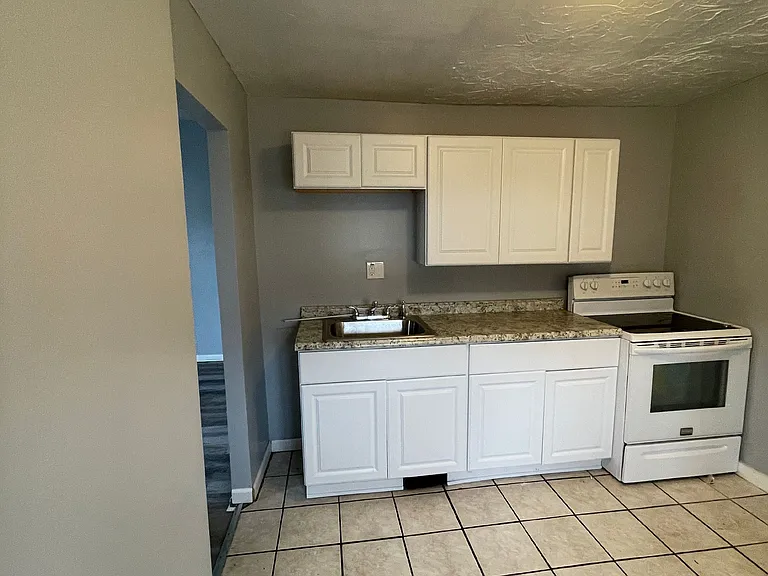139 N Water Ave #2 — Photo 12