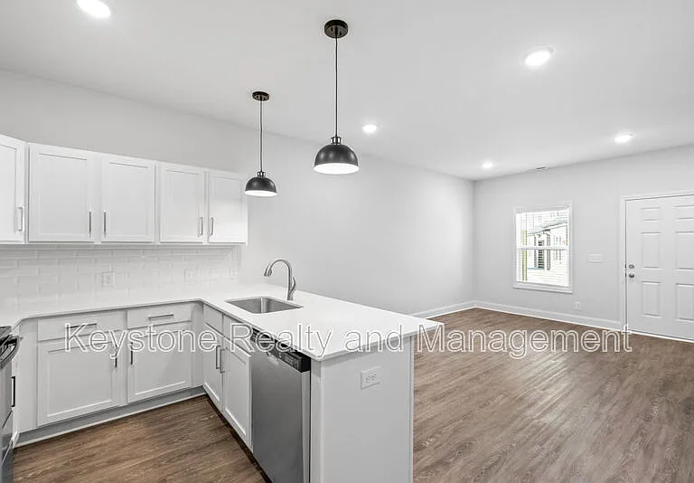 760 Tracy Ln #A104 — Photo 2