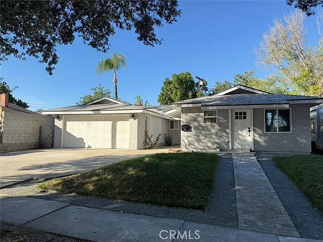 3 bed, 1199 sqft, $3,200 — Photo 2