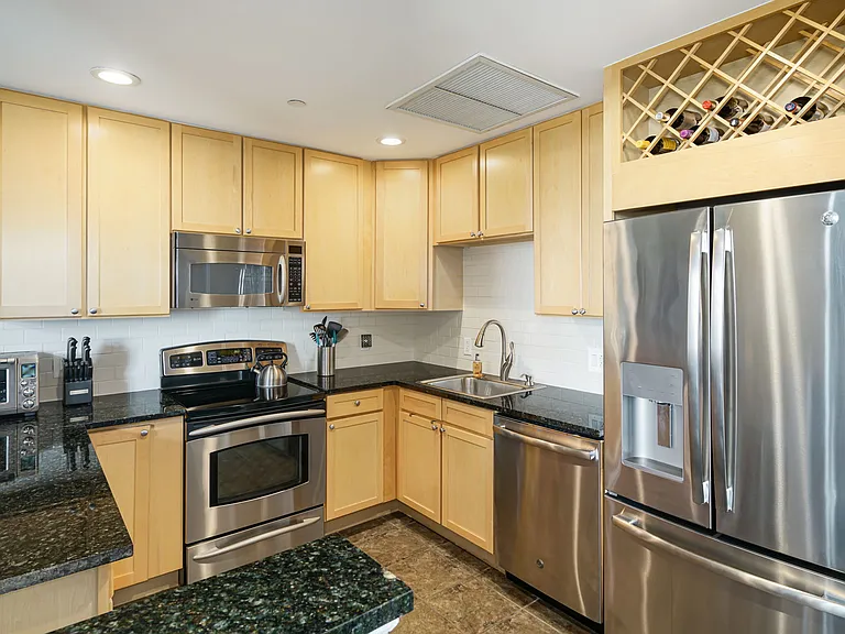 111 S 15th St #P306 — Photo 3
