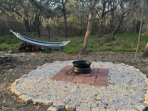 E 1st St #1, Sheridan, TX 77475