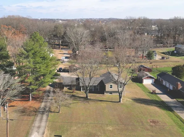 677 Montee Ln, Clarksville, TN 37043