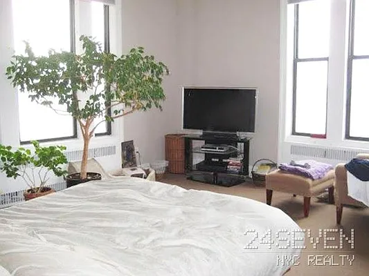 Rented by 24 7 NYC Realty Inc. | media 44