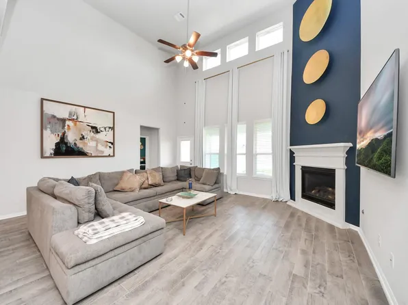 8402 Northern Pintail Dr, Houston, TX 77049