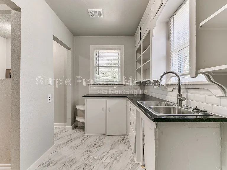 1841 N Gatewood Ave — Photo 13