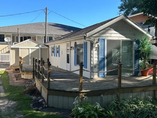 92 Rohr St #3, Arnolds Park, IA 51331