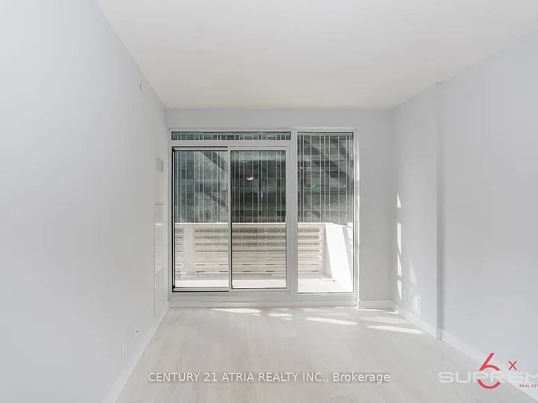 2221 Yonge St #611 — Photo 4
