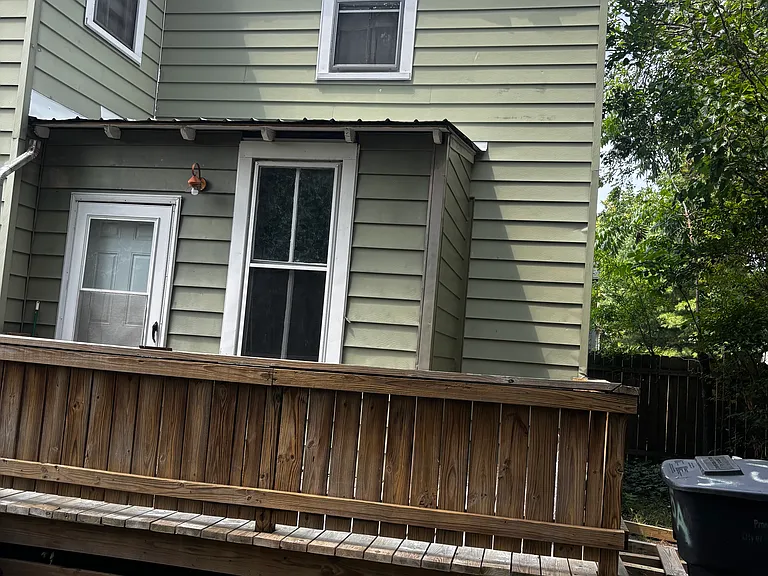 275 Webster Ave — Photo 4