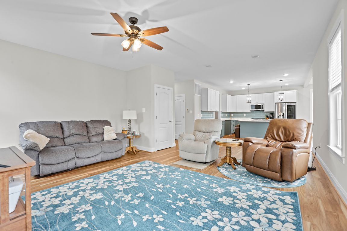 next background image