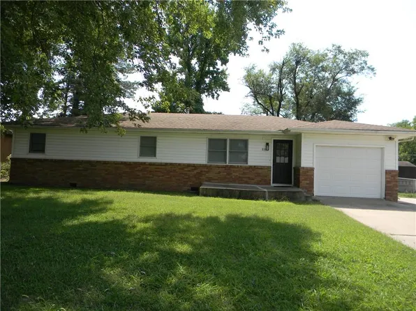 811 E Garfield St, Iola, KS 66749