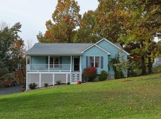 12 Fairmont Dr, Staunton, VA 24401