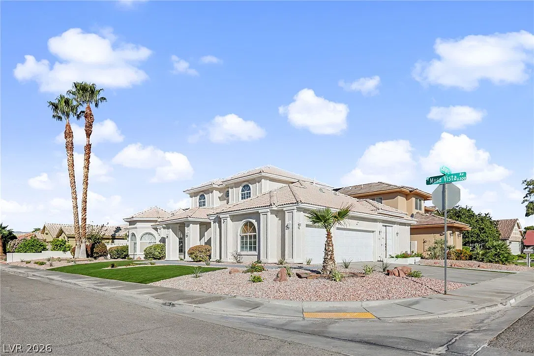 3 bed, 2.5 bath, 2600 sqft, $4,500 — Photo 3