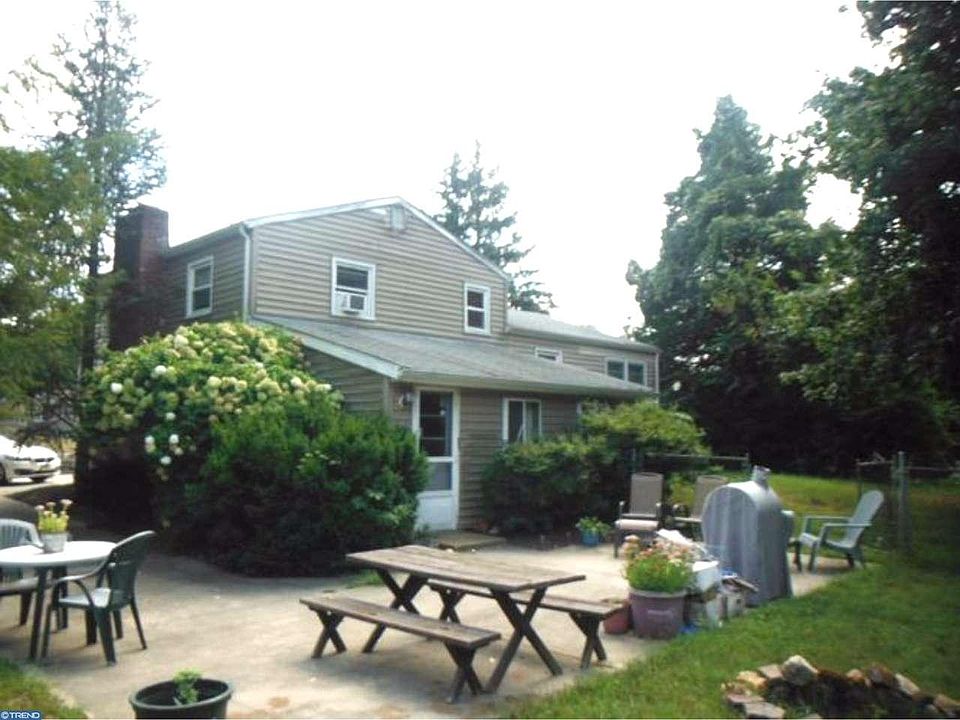2nd image of 141 Greentree Rd