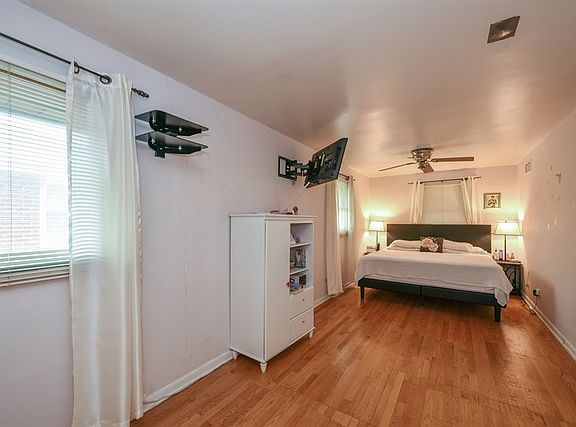 5th image of 1913 Schrage Ave