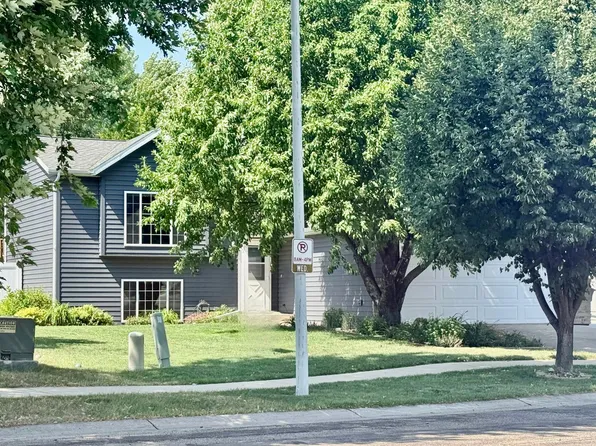 3318 39th St S, Moorhead, MN 56560