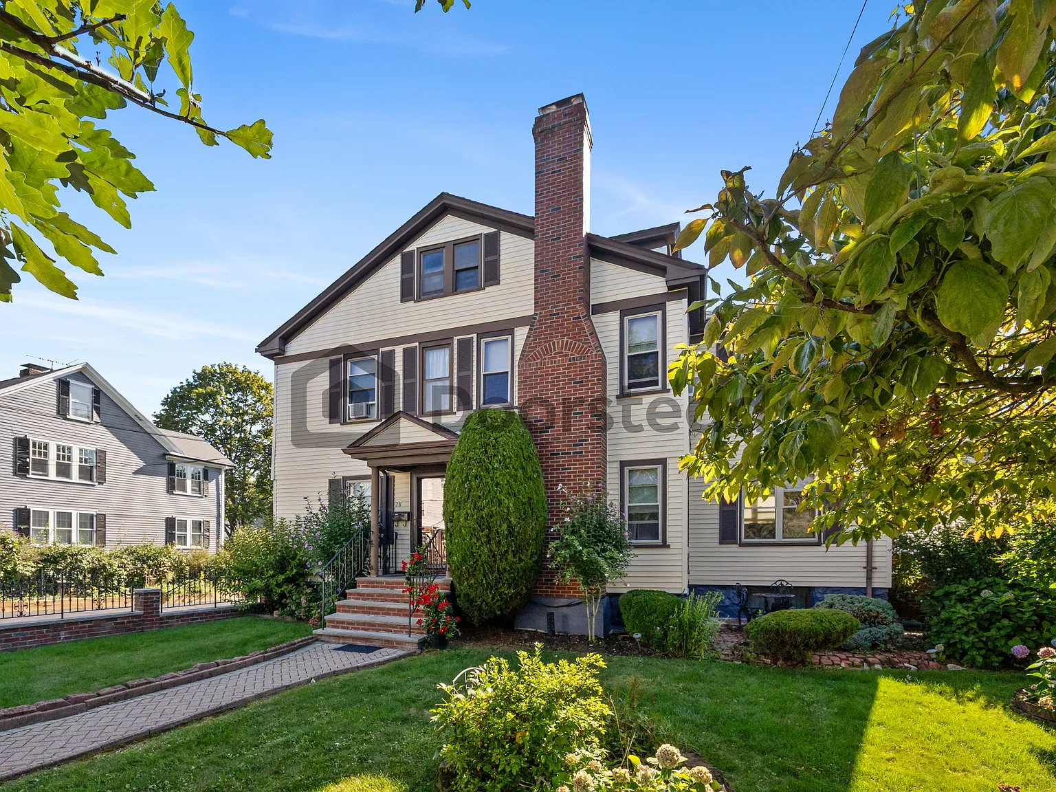 28 Churchill Ave — Photo 3
