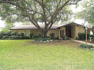 216 Brookview Dr, Hurst, TX 76054