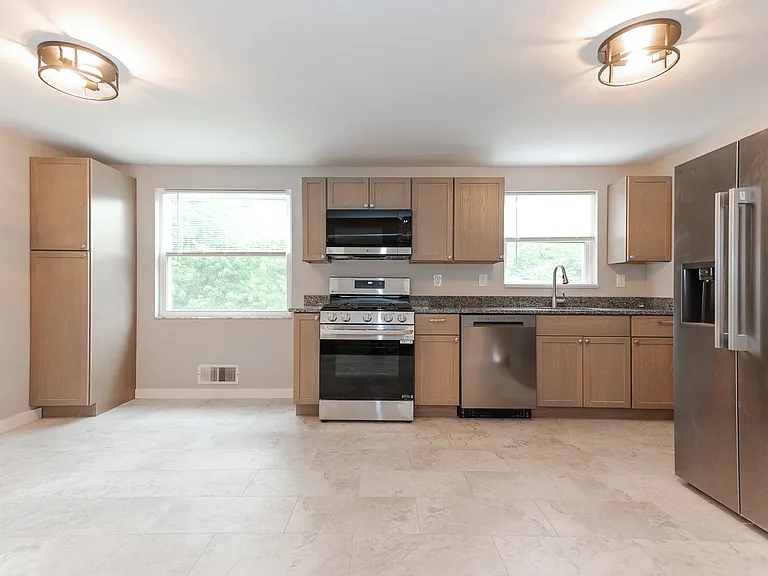811 Eathan Ave — Photo 9