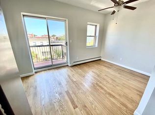32-26 42nd St #3E, Astoria, NY 11103