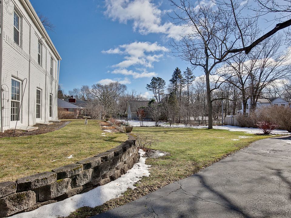 2nd image of 121 E Witchwood Ln