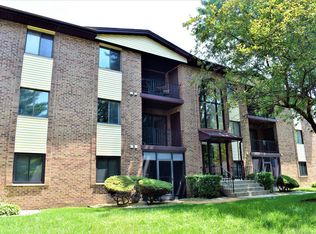 13434 W Circle Dr APT 108, Crestwood, IL 60418