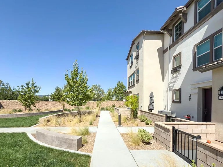 28076 Melrose Dr — Photo 10