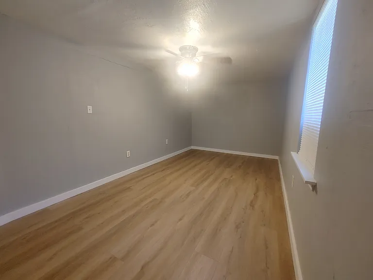 1013 Elm Ave #D — Photo 8