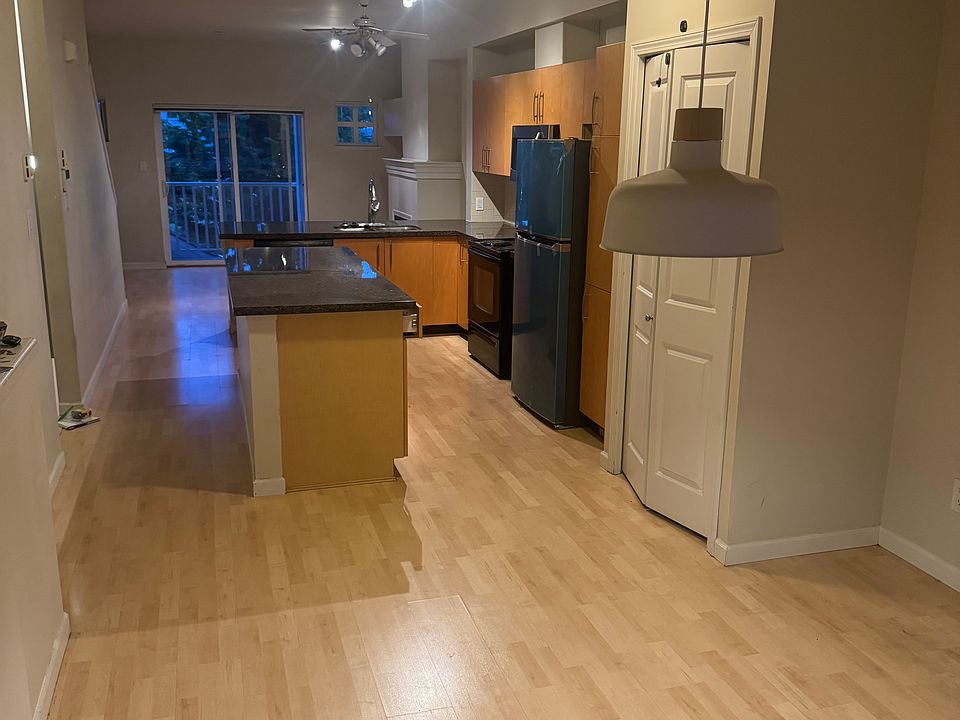 1st image of 935 Ewen Ave
