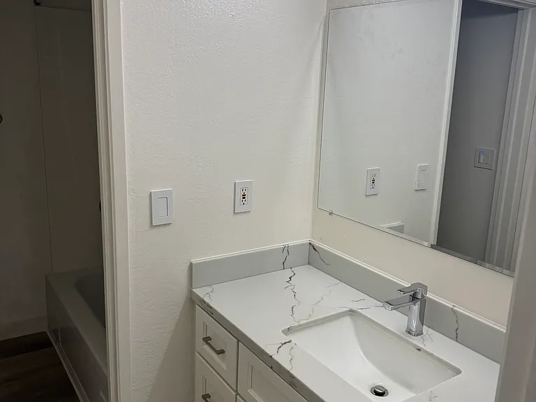 1515 The Glens Apartments — Photo 32
