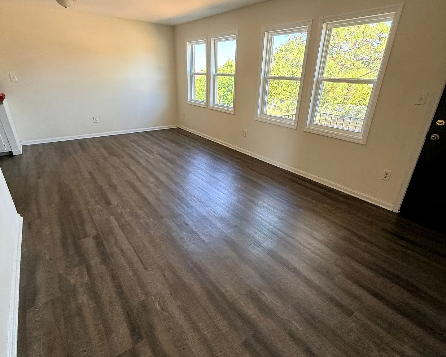 Dixon Manor Apartments — Photo 2