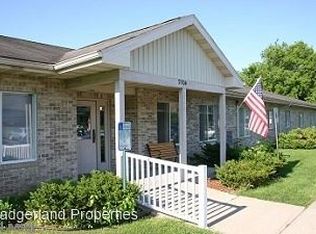2704 Military Rd APT 13, Cross Plains, WI 53528