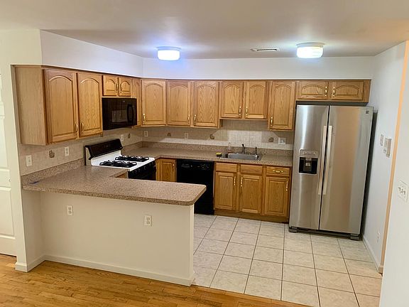 4th image of 22 Stagg St Floor 2