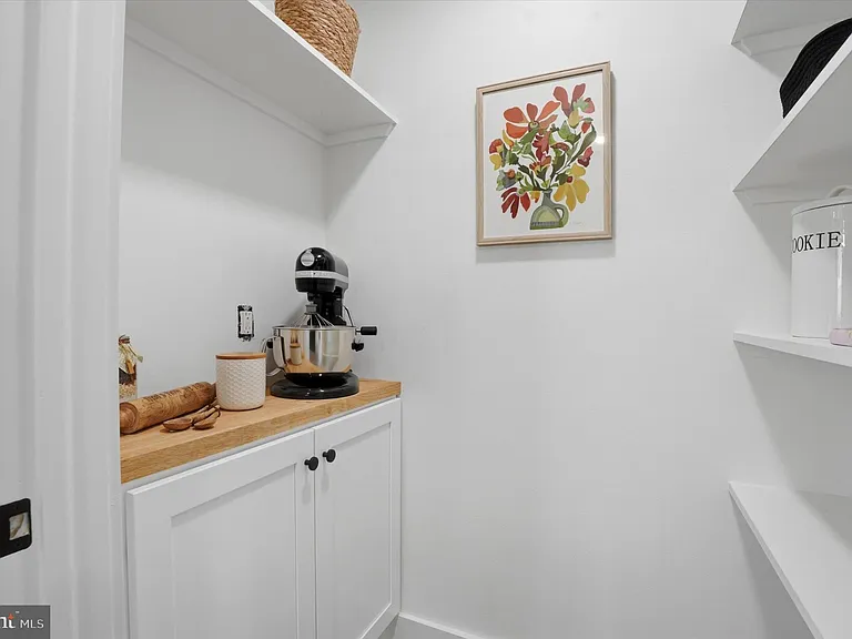 425 Grove Pl — Photo 14