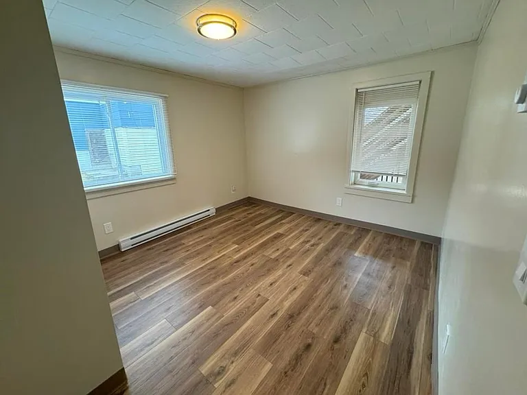 425-435 Pleasant St #5 — Photo 6