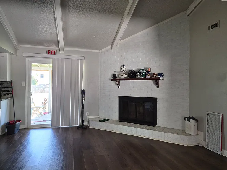 1301 Cypress Pl — Photo 5