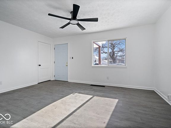 4th image of 1850 E Legrande Ave