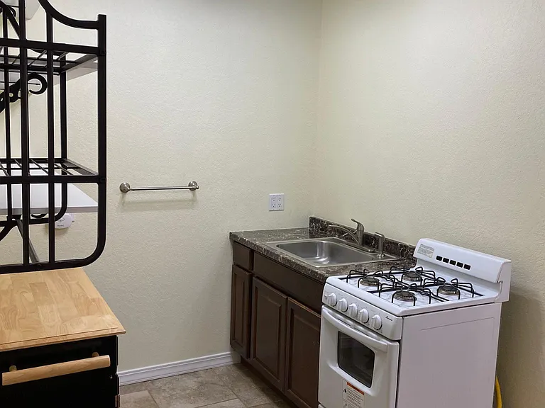 345 Main St #8 — Photo 8