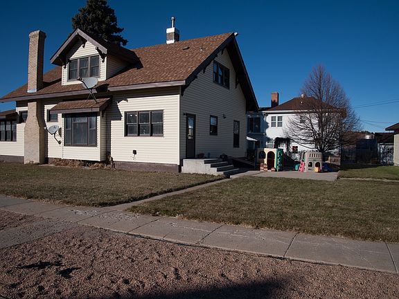 2nd image of 440 Blake St