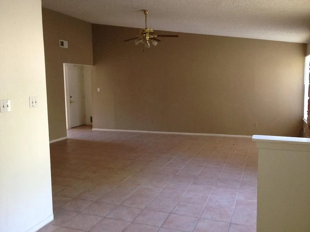 4 bed, 1700 sqft, $2,500 — Photo 4