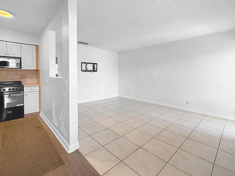 2607 NE 8th Ave #29 — Photo 2