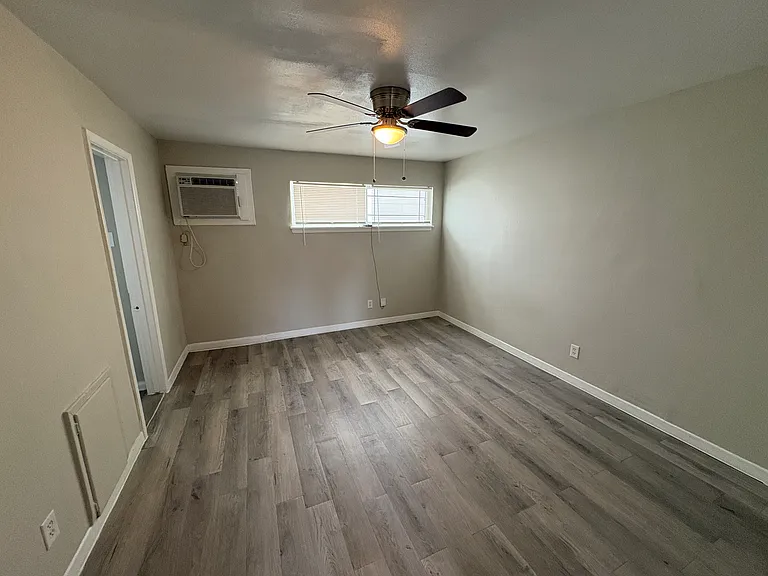 821 Yale St #6 — Photo 4